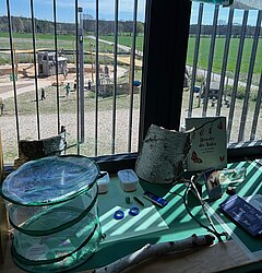 Fensterbrett mit Büchern